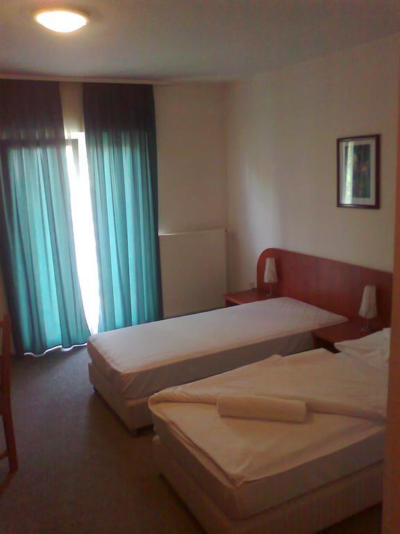 Hotel Pontis Biatorbágy Room photo